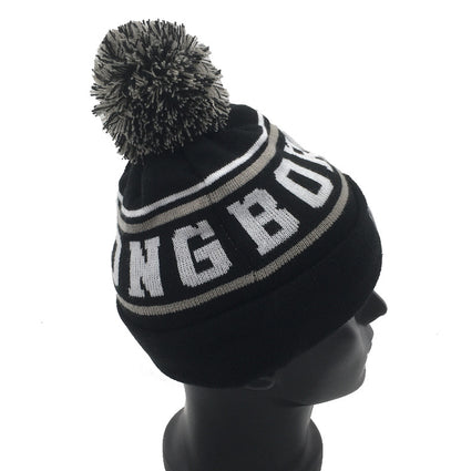 BORN STRONG Bommel Mütze - LIMITED EDITION