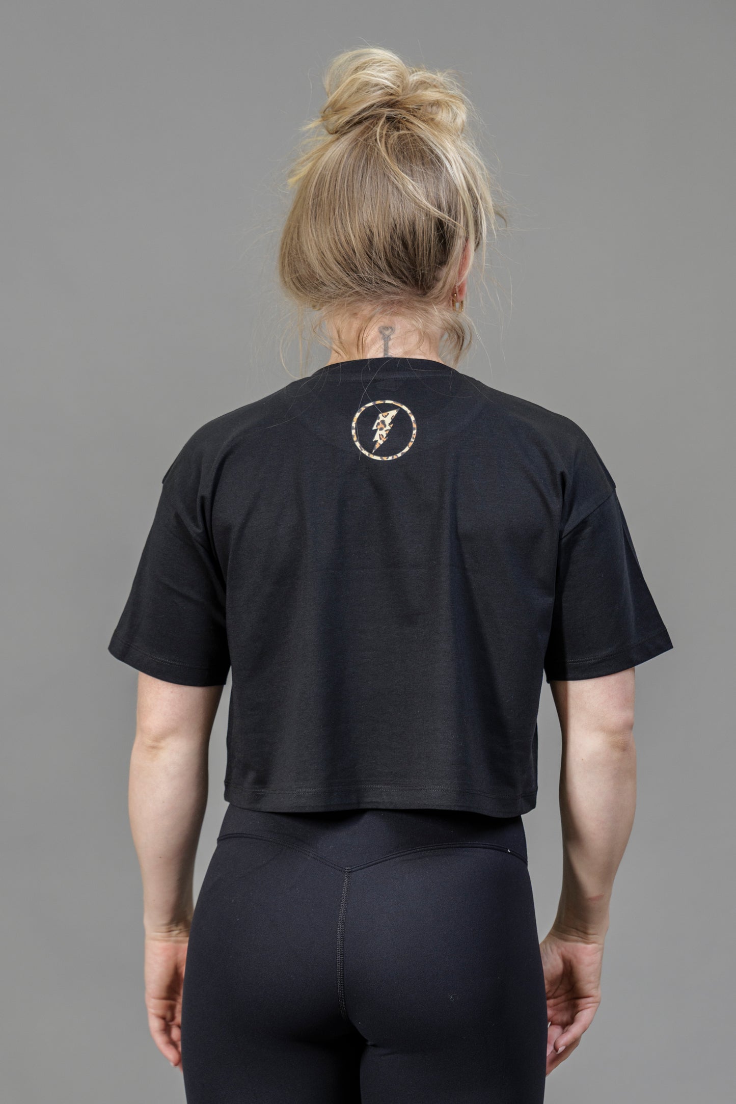 BORN STRONG Crop Shirt Leo