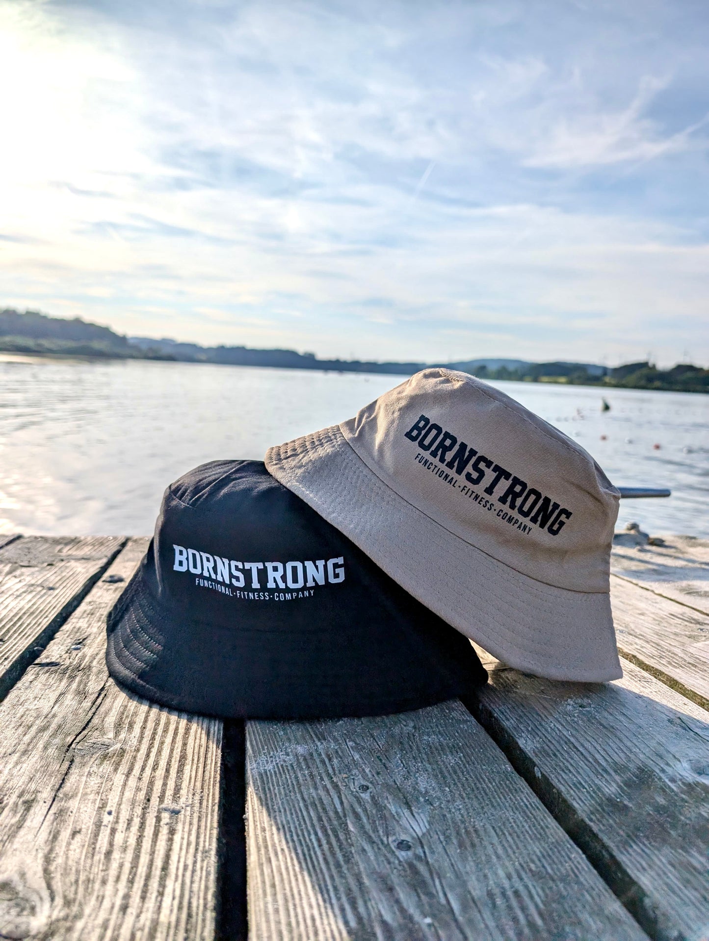 Born Strong Bucket Hat Fischerhut CrossFit Cap schwarz weiß