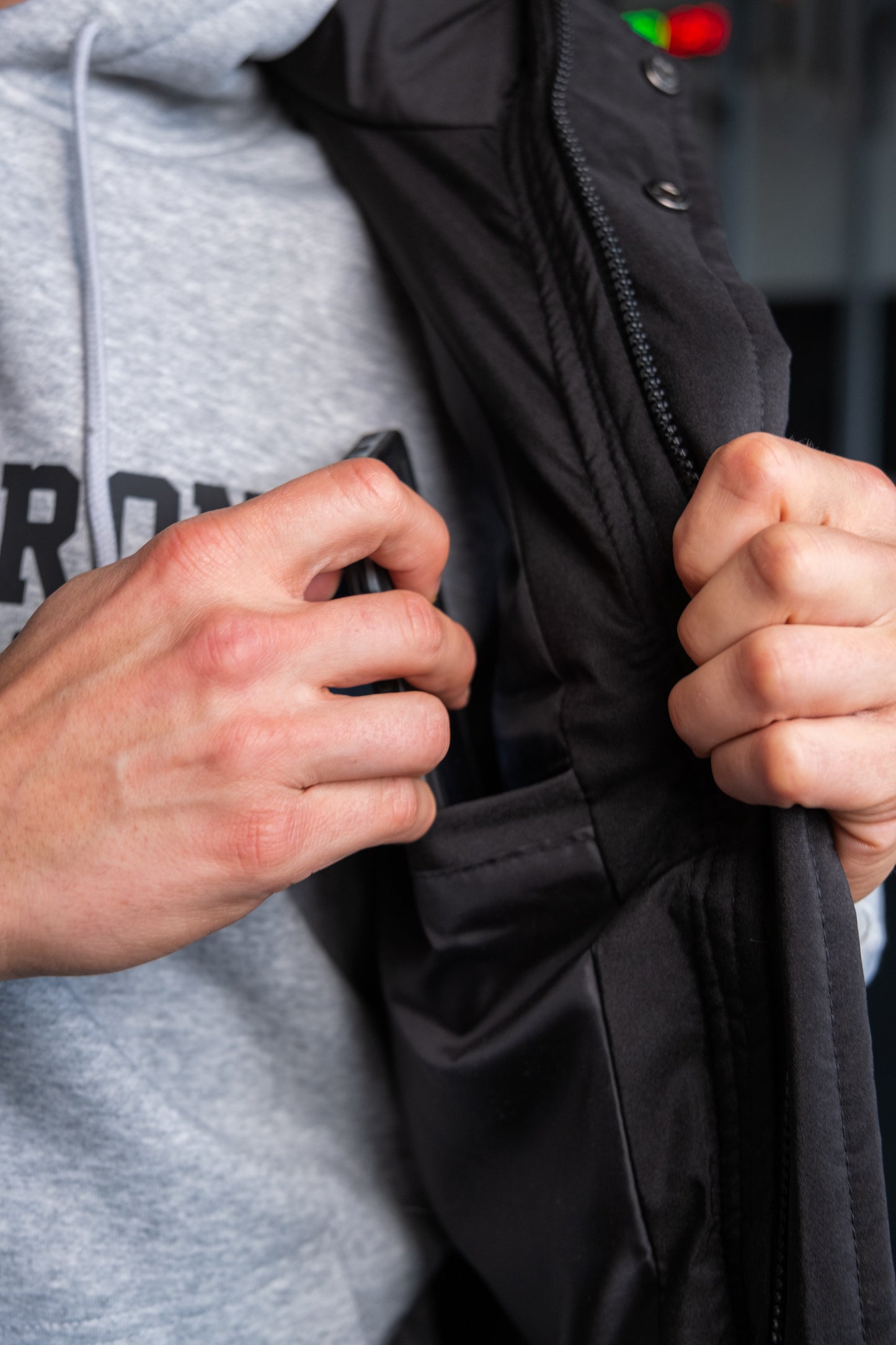 BORN STRONG PUFF WESTE