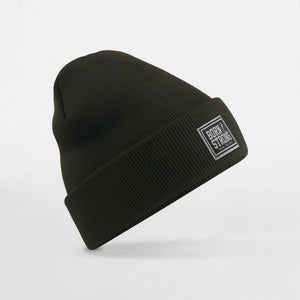 Born Strong Classic Beanie schwarz mit Patch – Functional Fitness Mütze