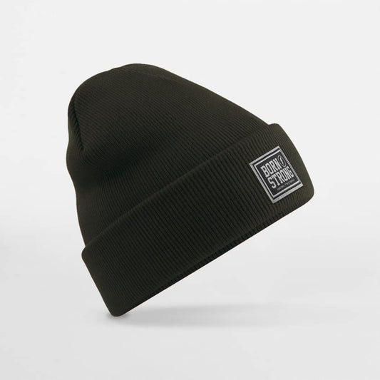 Born Strong Classic Beanie schwarz mit Patch – Functional Fitness Mütze