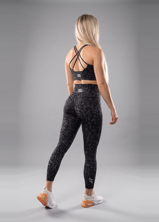 Revolution Tight Leo Destruction – Ganzkörper Rückansicht, Functional Fitness Leggings Damen Born Strong