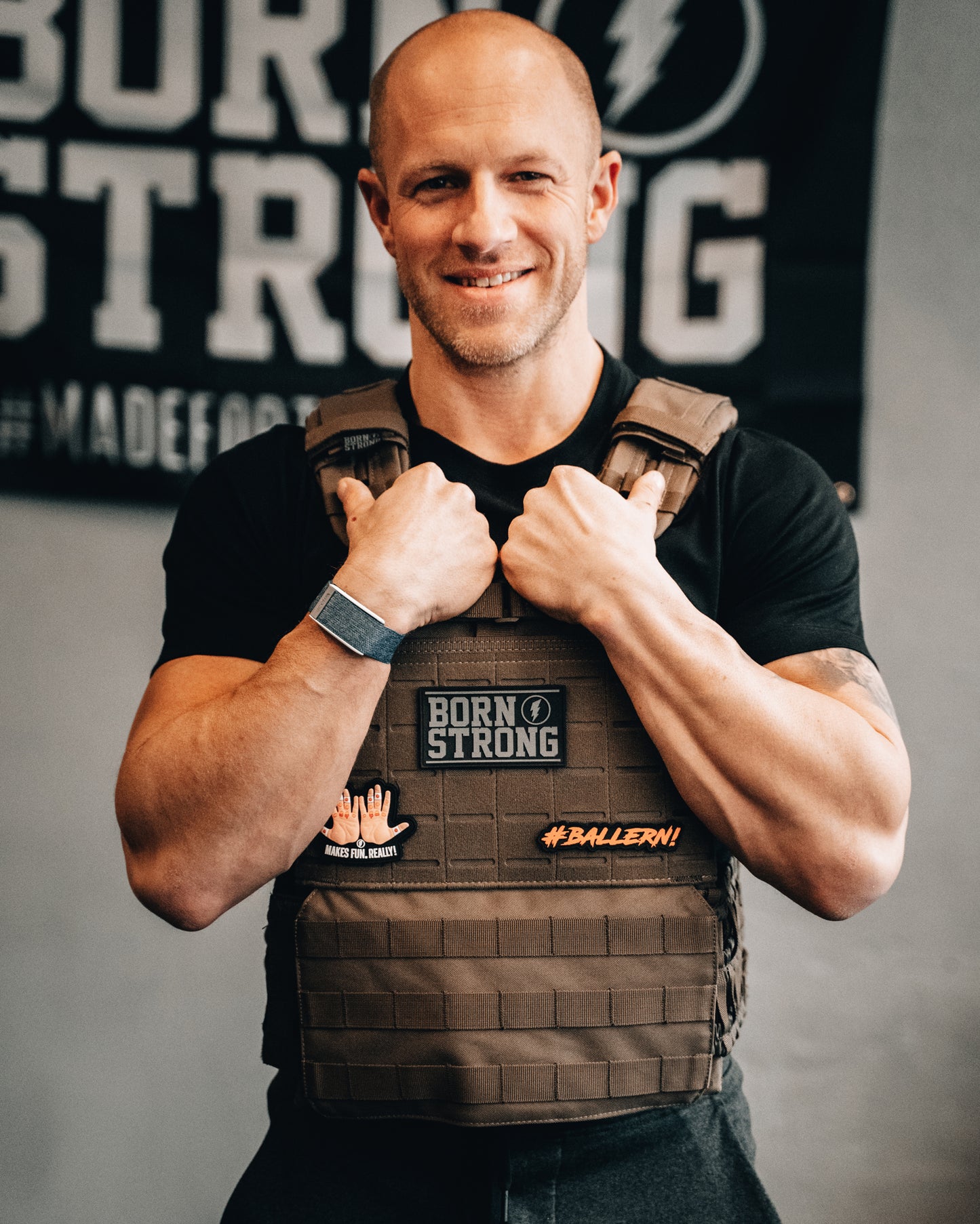 Écusson logo BORN STRONG