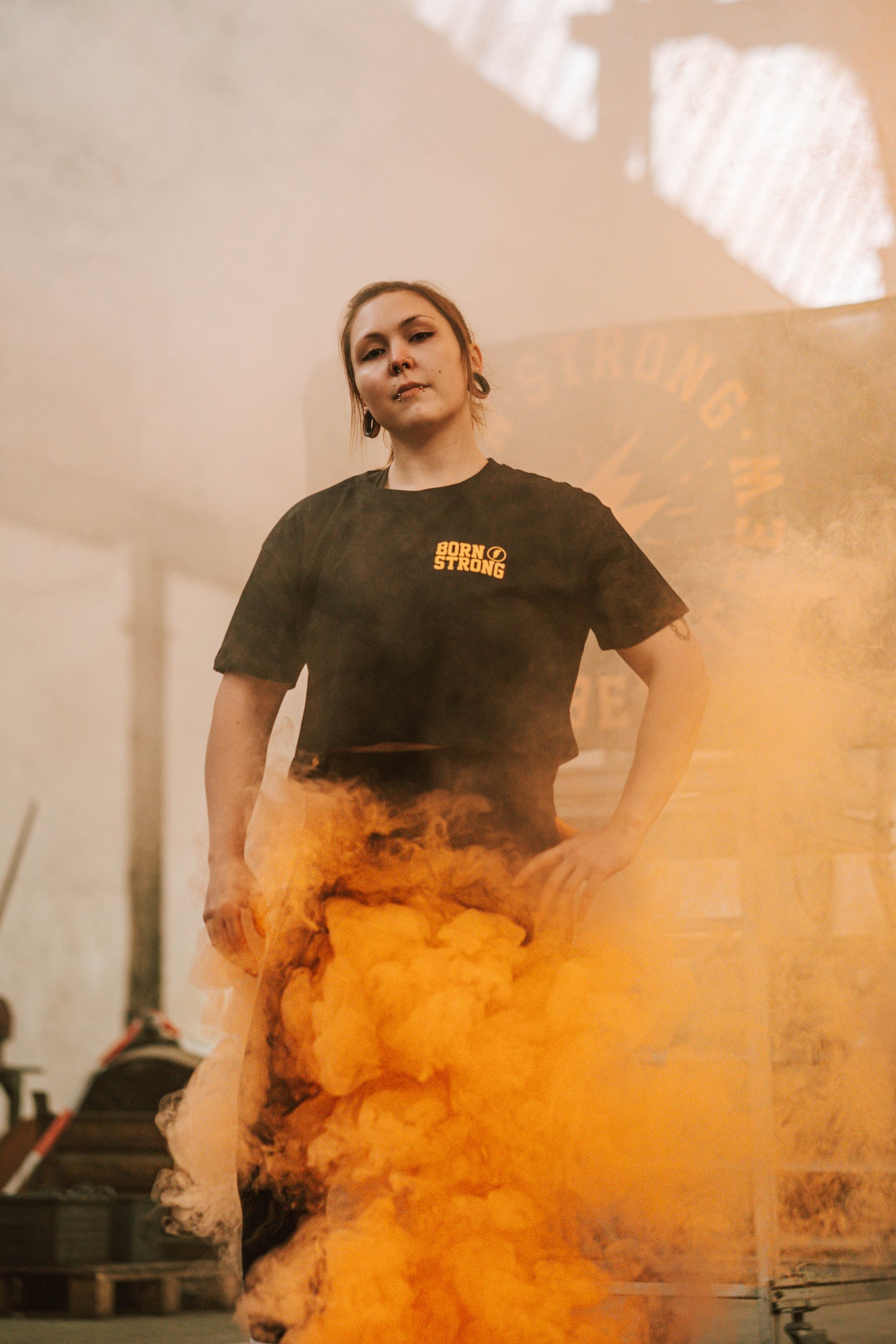 BARBELL CREW CROP - Zwart / Geel