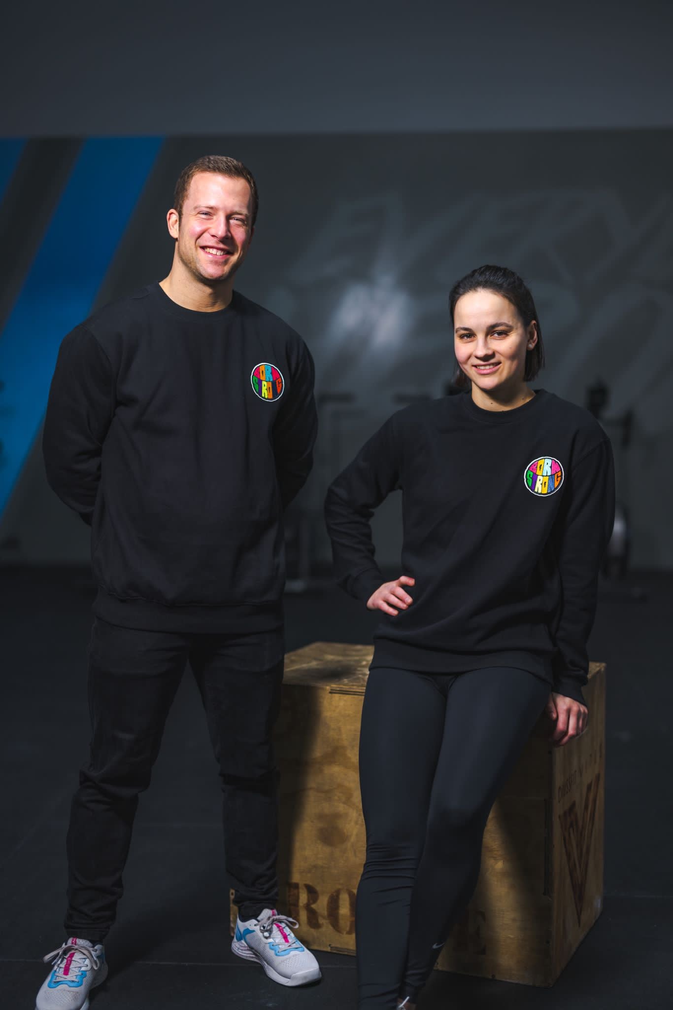 HARDCOREVIBES Uni-sweater (Chinelle-applicatie)