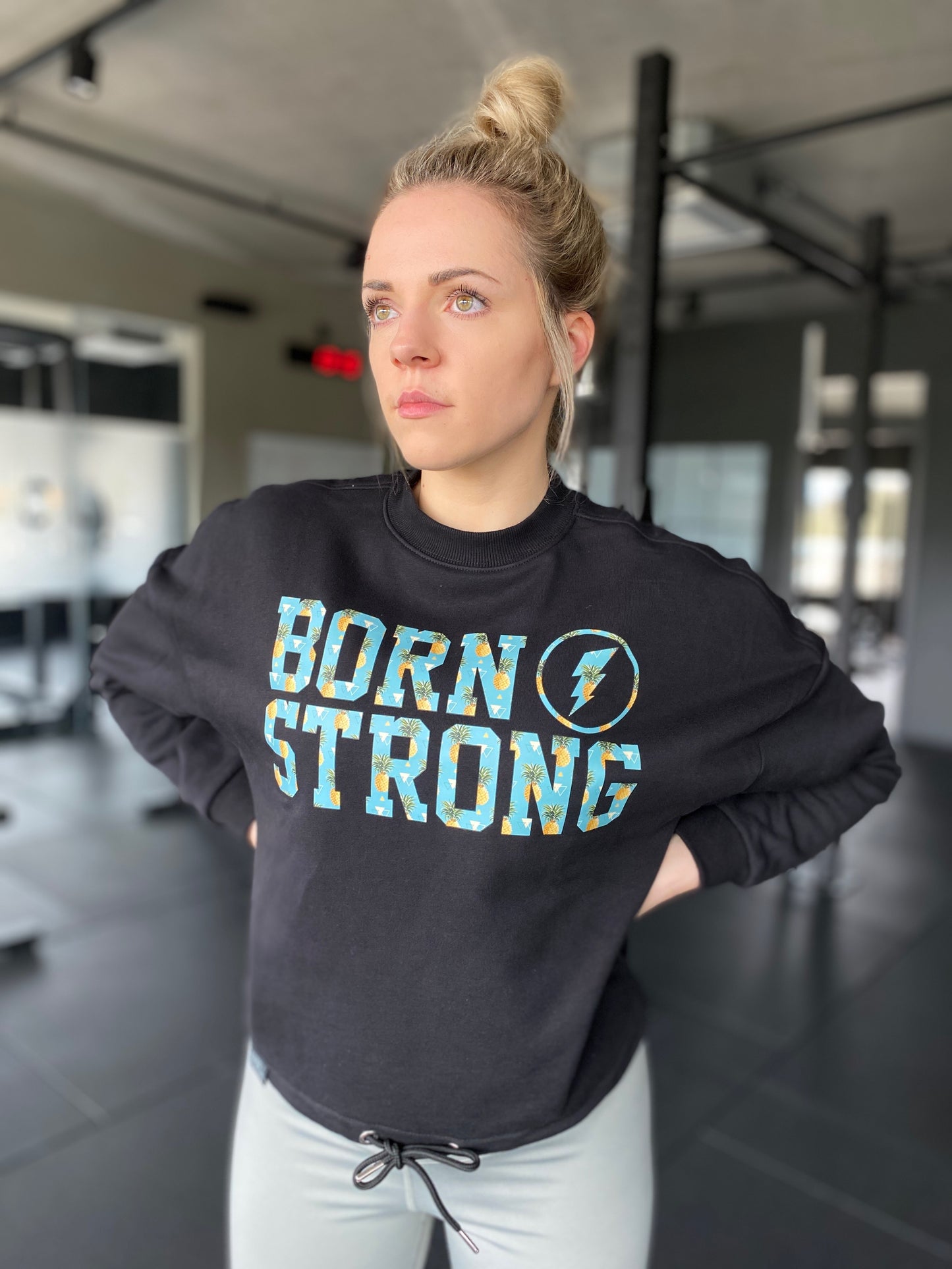 BORN STRONG Ananasstuk met ronde hals voor dames