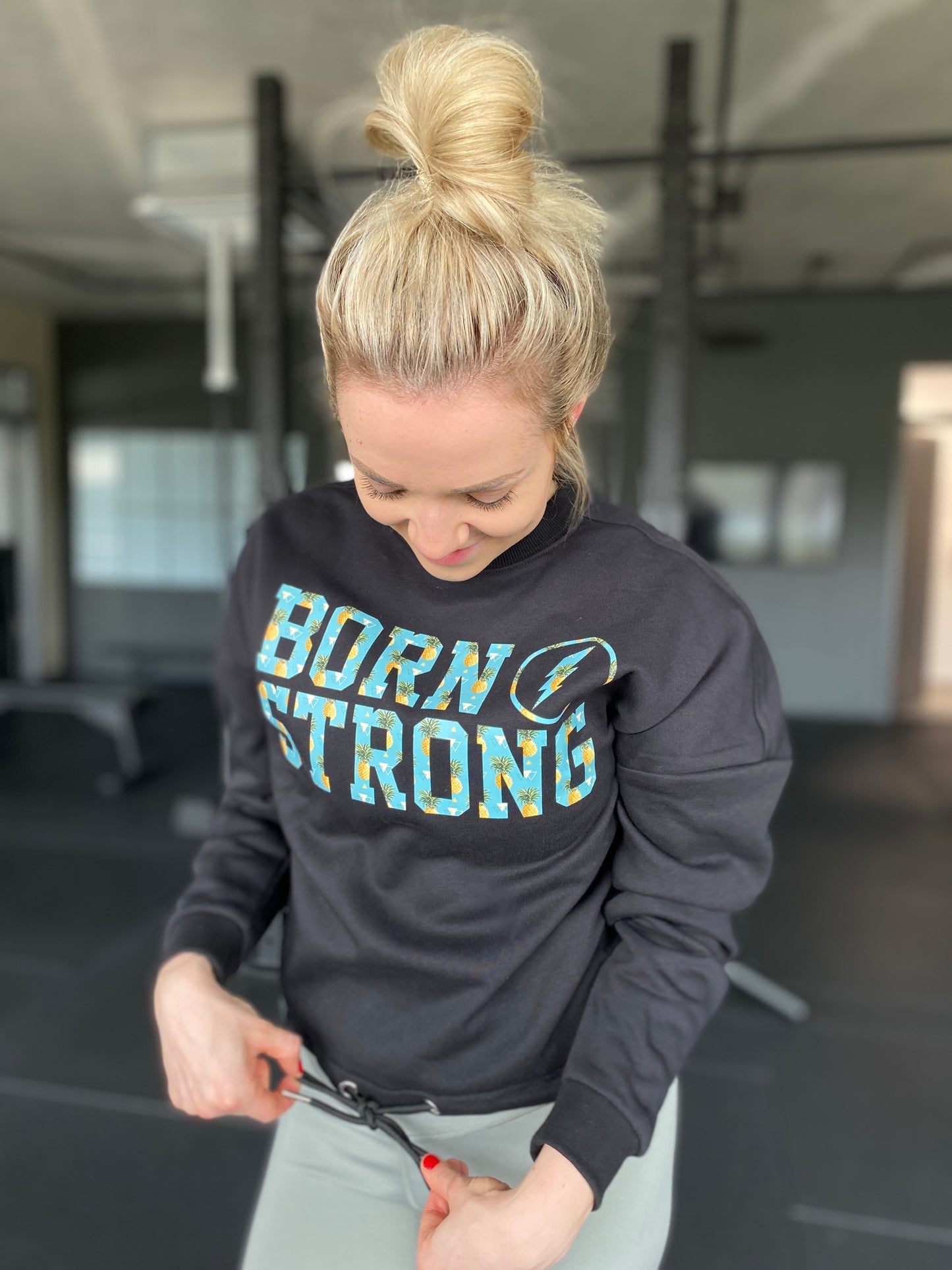 BORN STRONG Ananasstuk met ronde hals voor dames