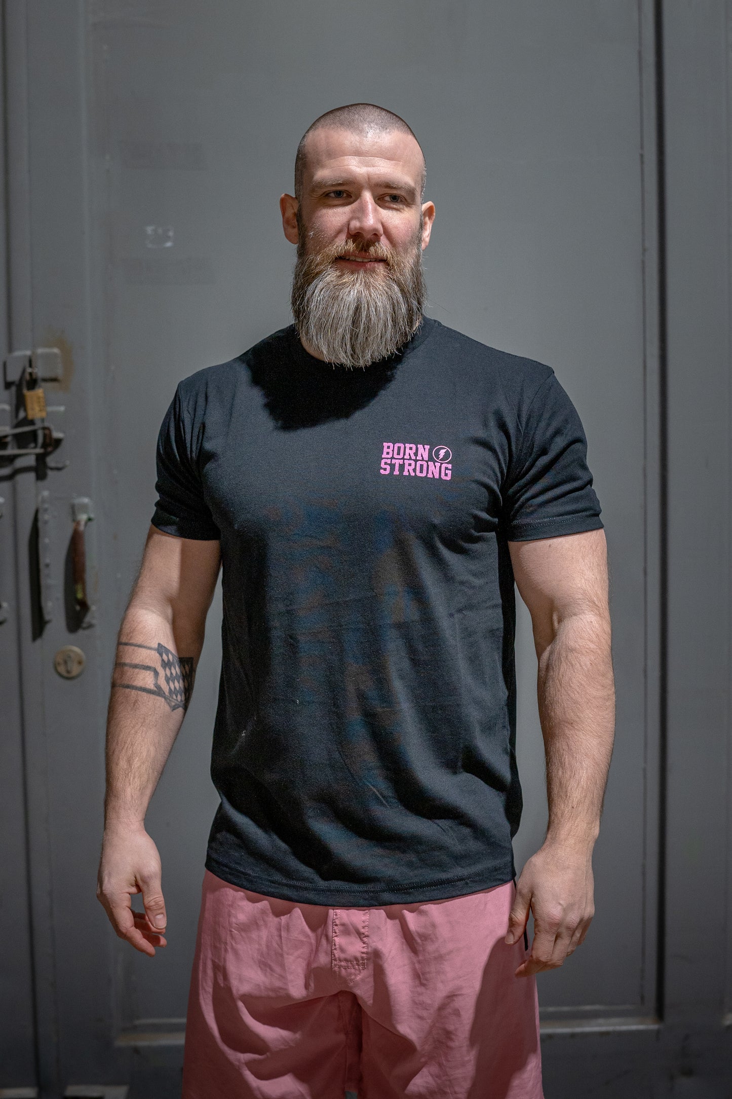 BARBELL CREW T- Shirt - Black / Pink