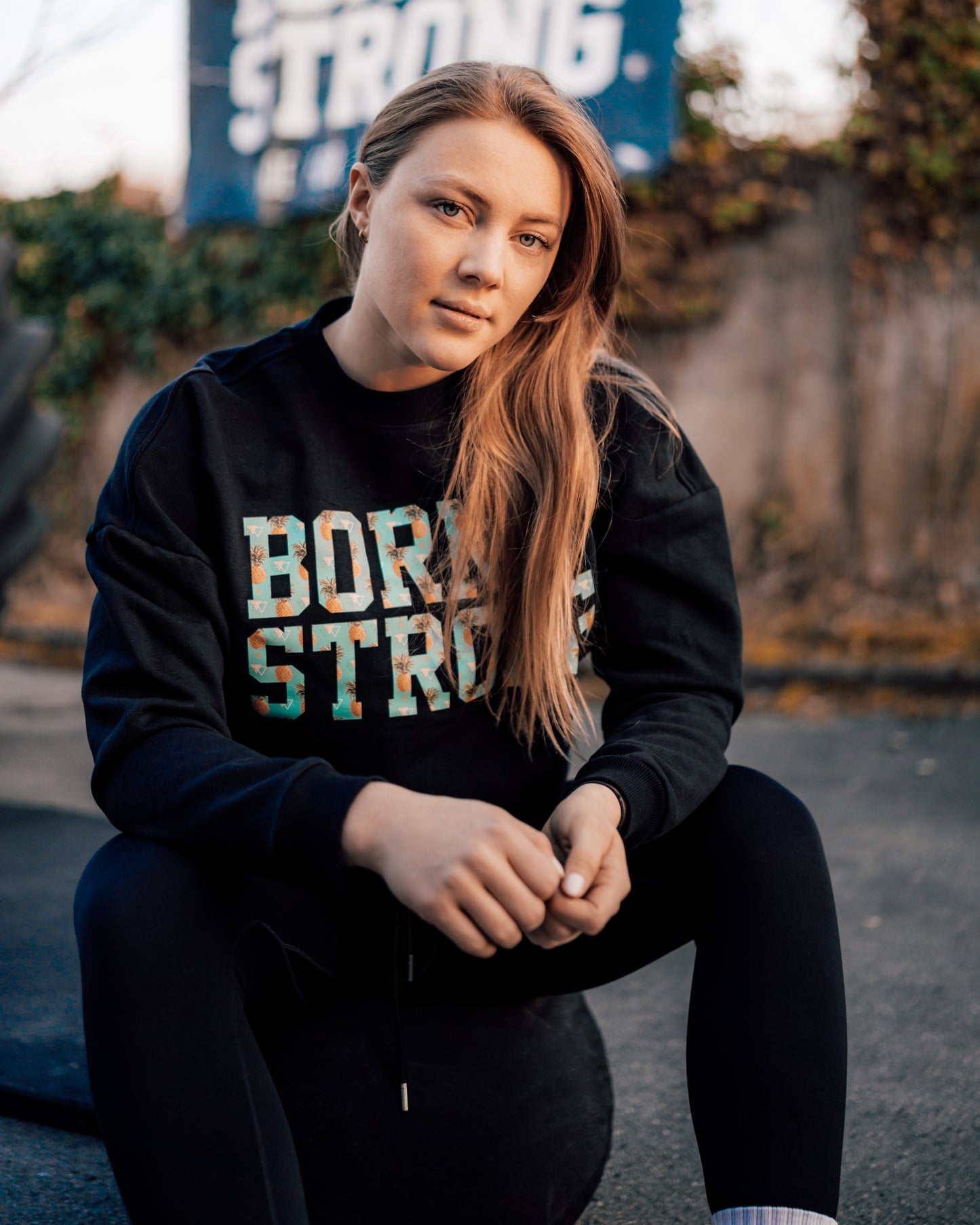 BORN STRONG Ananasstuk met ronde hals voor dames