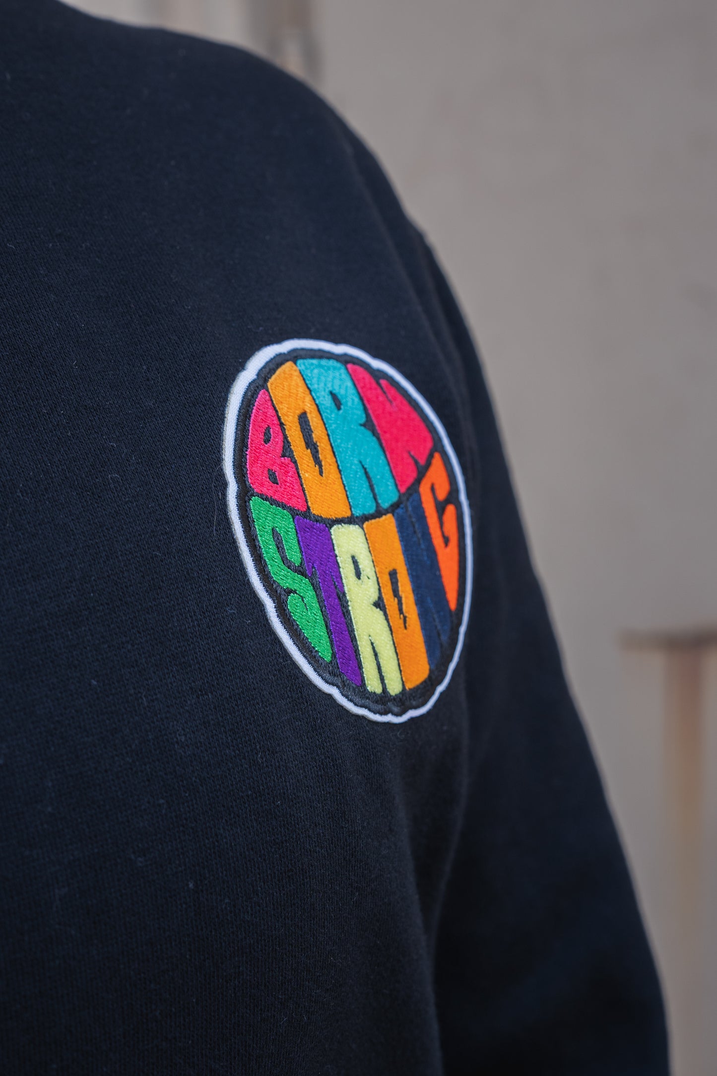 HARDCOREVIBES Uni-sweater (Chinelle-applicatie)