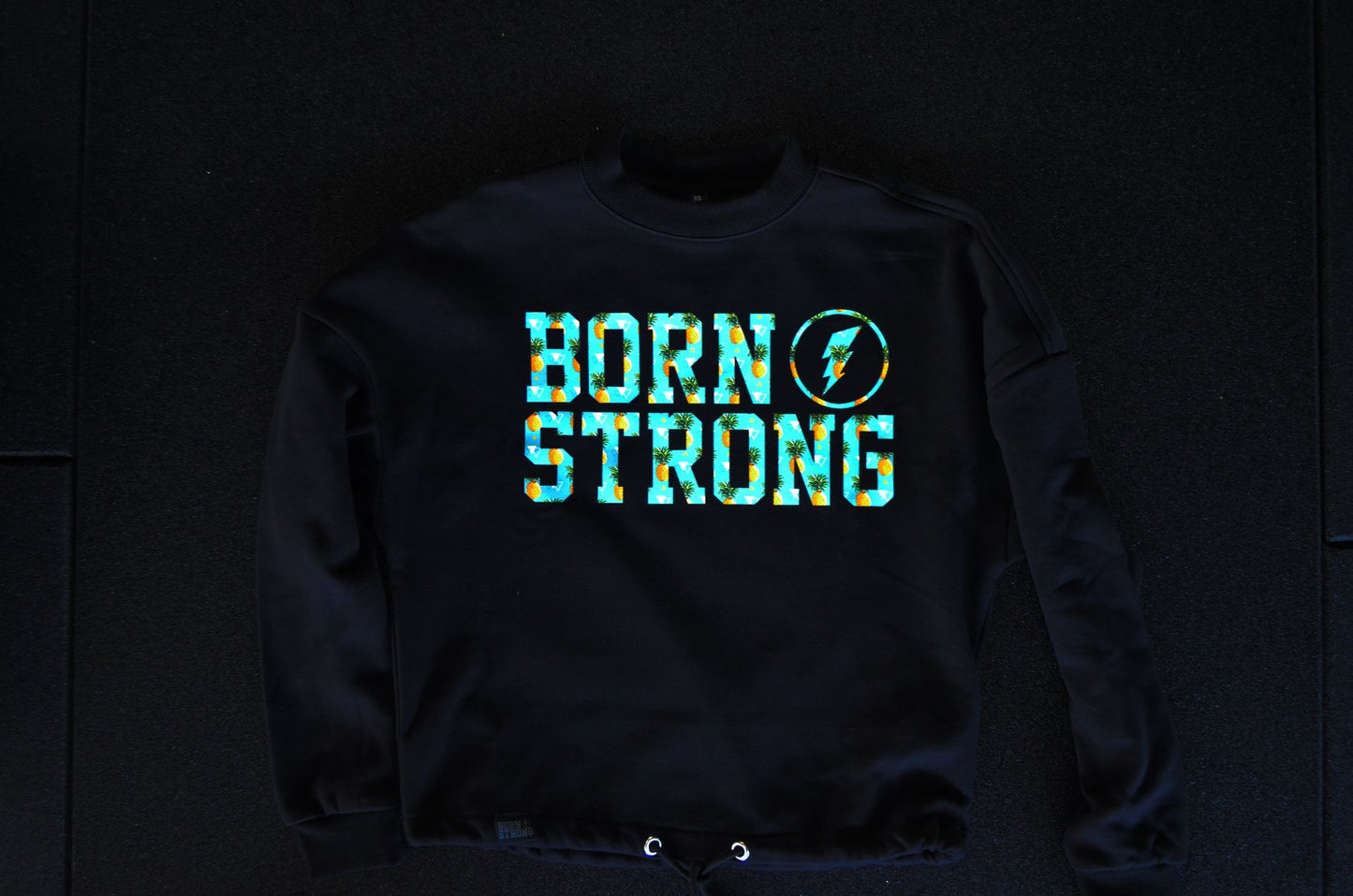 BORN STRONG Ananasstuk met ronde hals voor dames